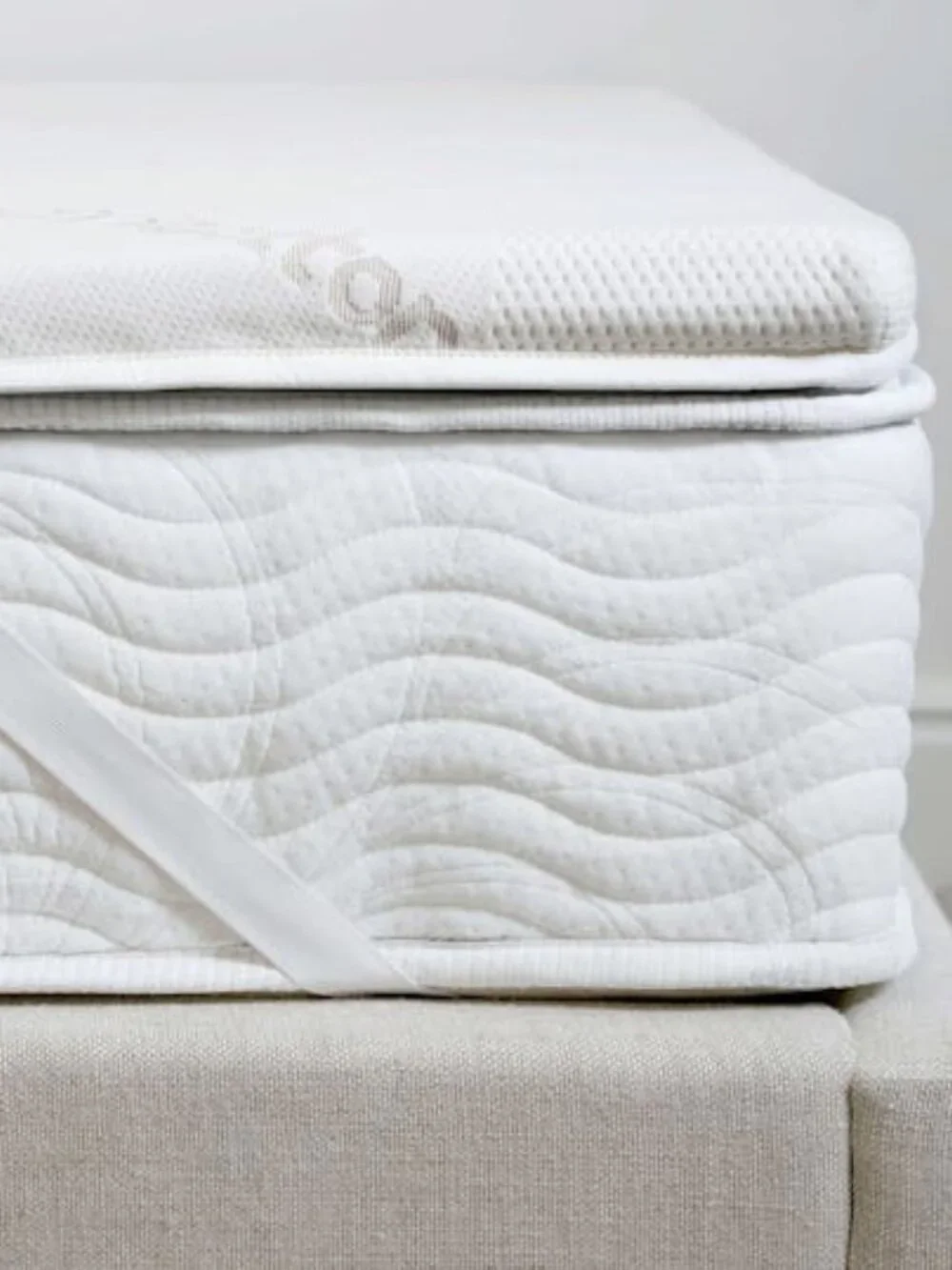 SAATVA Foam Mattress Topper, Queen size, all-over Support & Comfort, New w/Tag